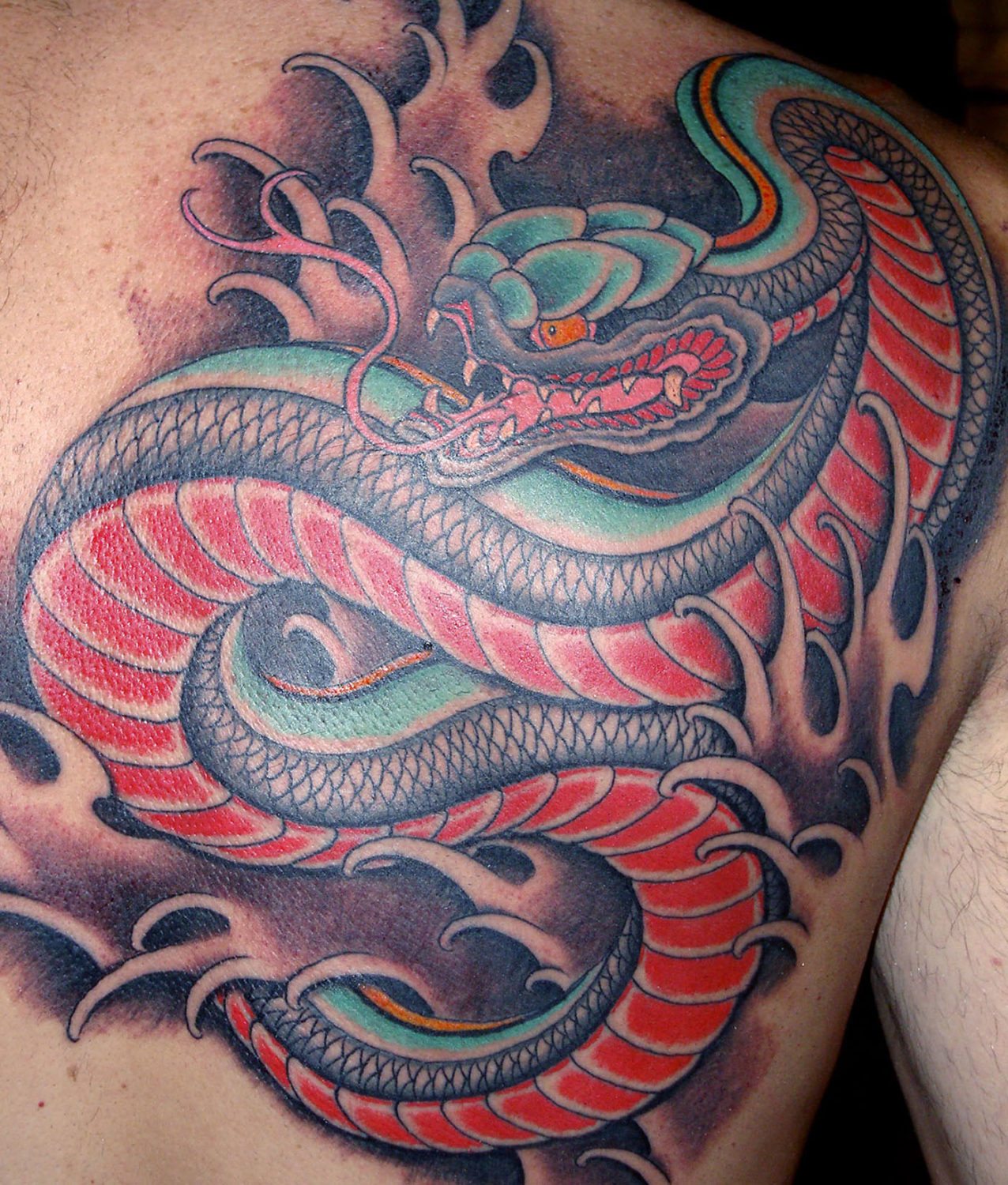 Animals Japanese Shoulder snake Tattoo.